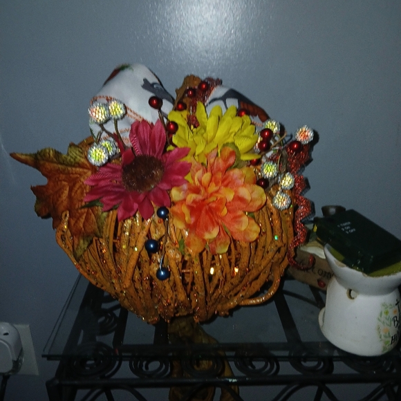 Thanksgiving Center Piece - Picture 4 of 5